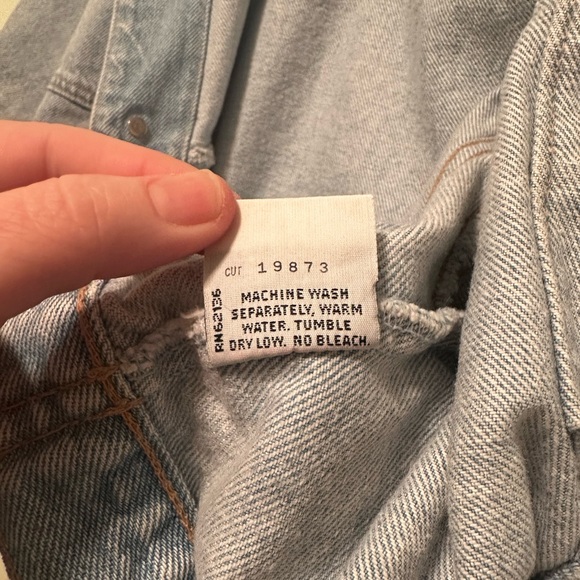 Guess Cropped Jean Jacket. Vintage. - Picture 4 of 10